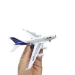 ماکت هواپیما ناب سل مدل فلزی موزیکال چراغدار ایرباسA380 استند دار - Image 4